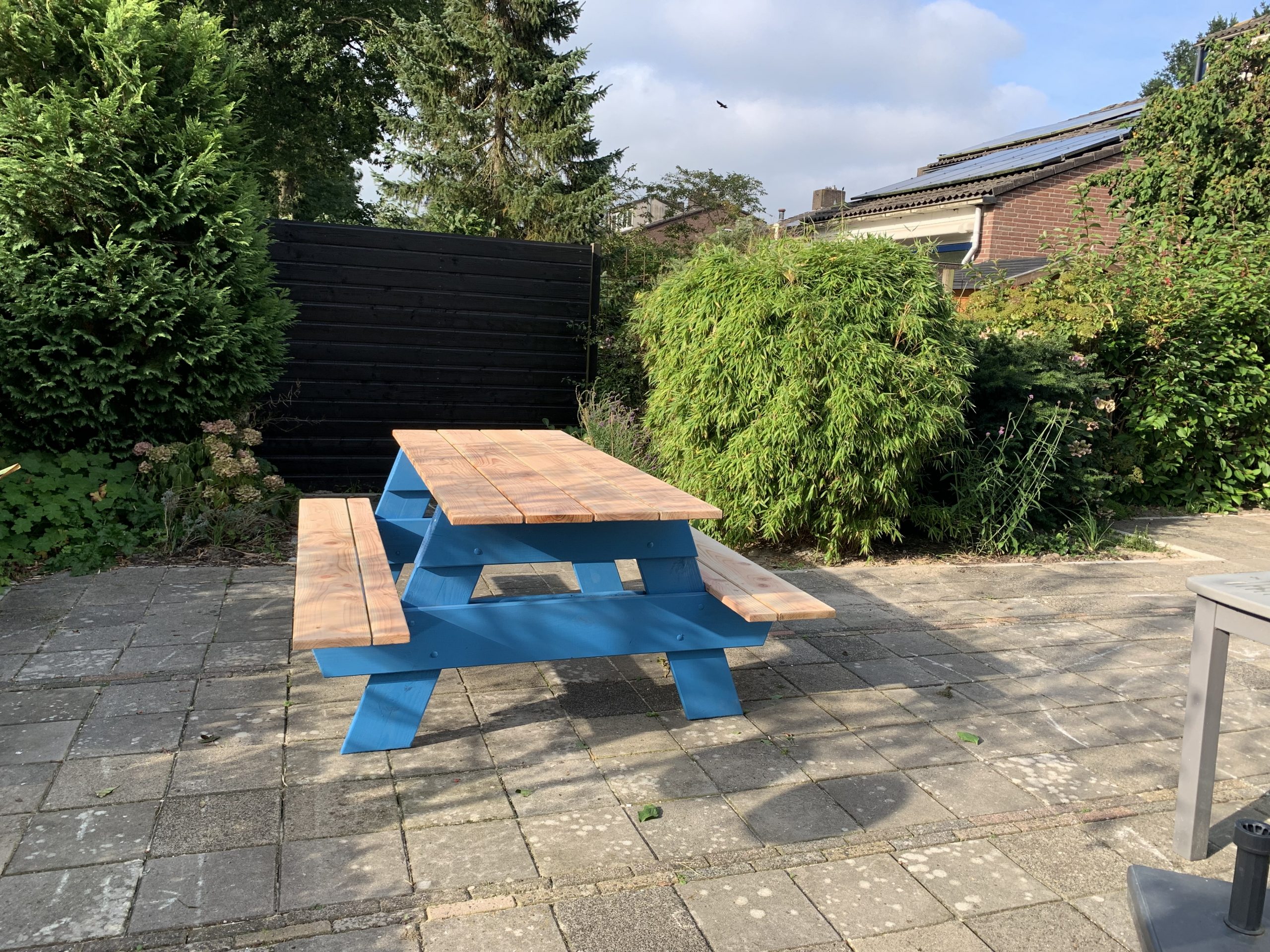 Gekleurde picknicktafels voor scholen